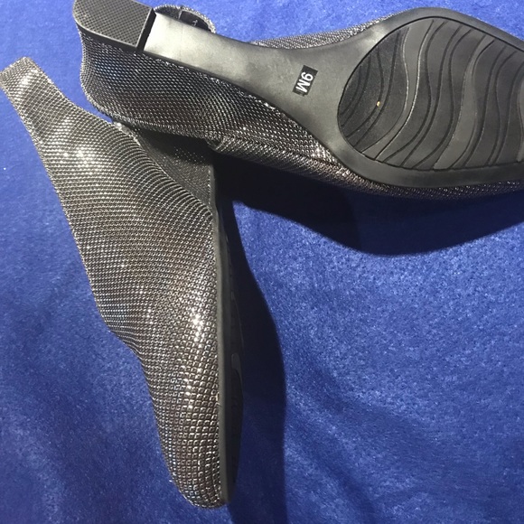 Shoes - Picture 5 of 6